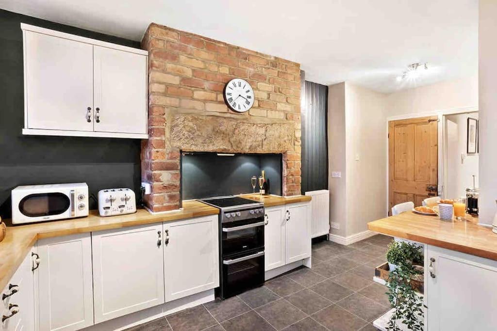 The Stanley 1 Bedroom Dog Friendly Patio Apartment *